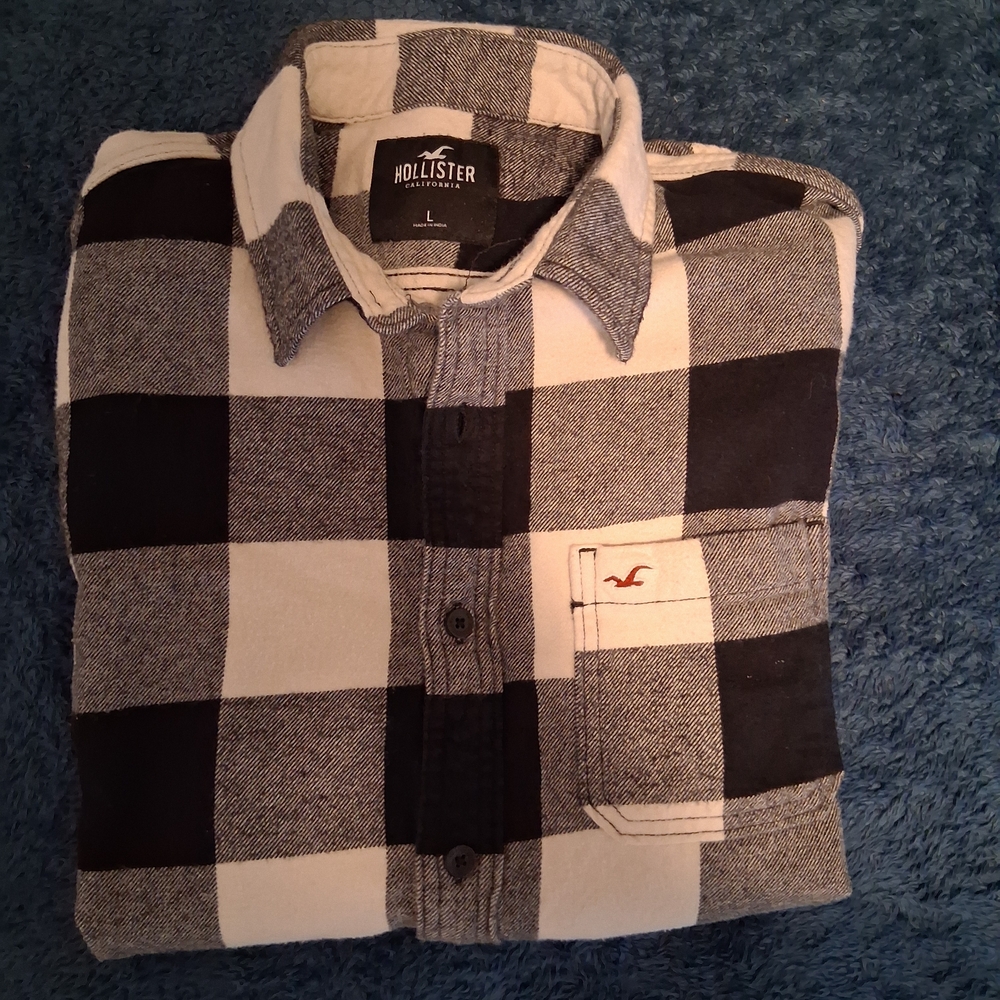 Hollister Large Men's Black and White Checkered Shirt.